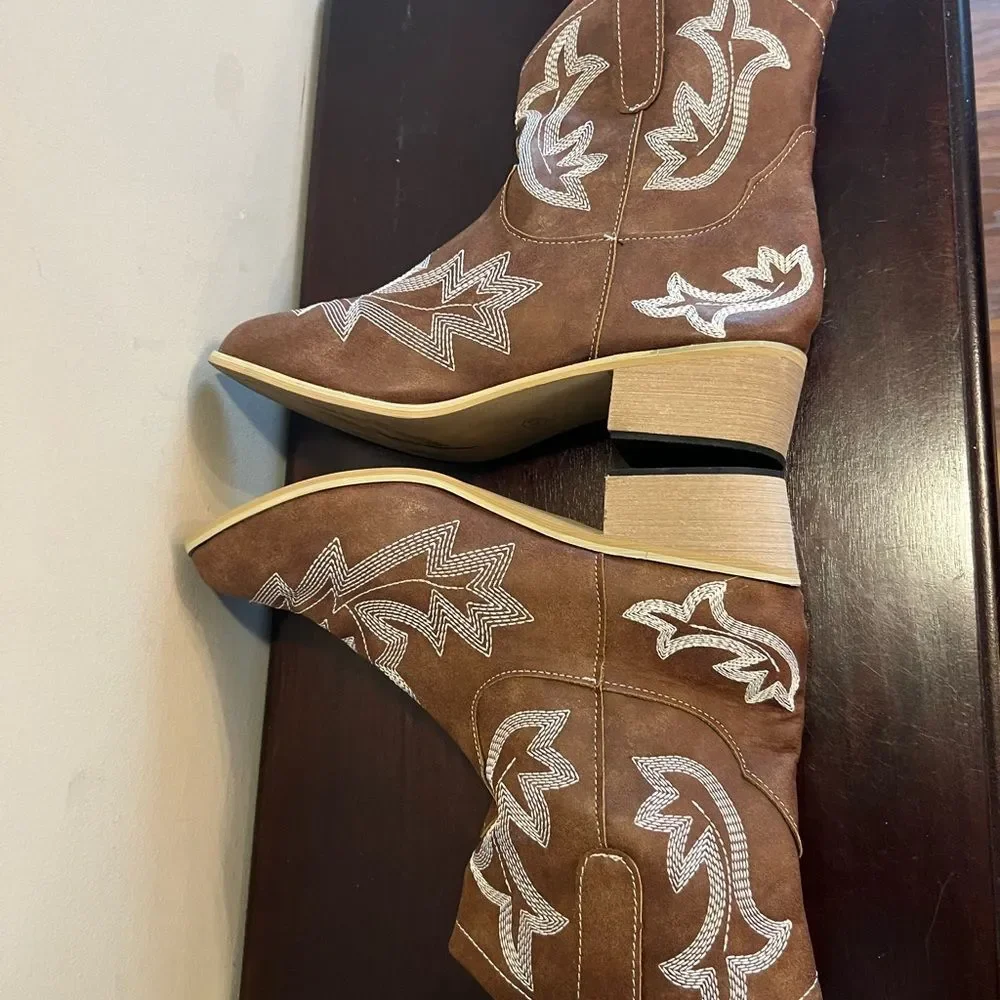 Retro Women Embroidery Square Heels Slip-On Short Booties Pointed Toe